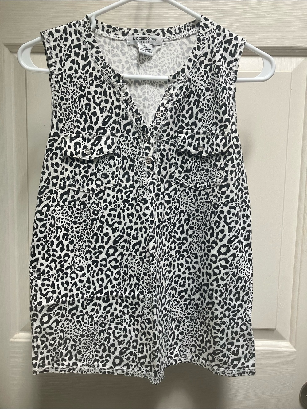 Liz Claiborne Black and White Leopard Print Sleeveless Button-Front Camisole